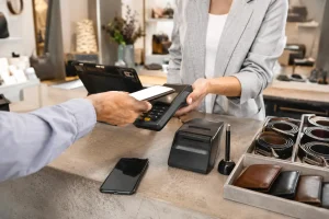 Which Features Should Small Businesses Look for in a Card Machine